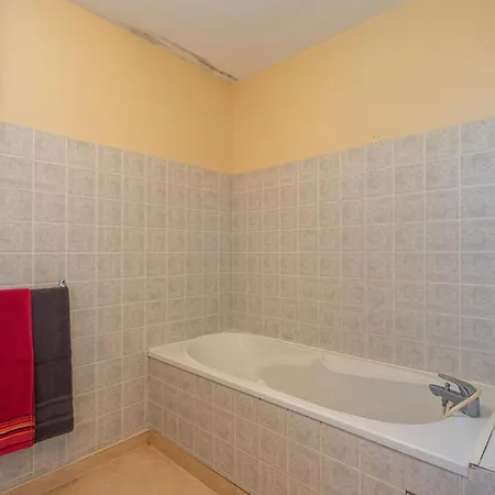 Oleron Piscine Interieure * La-Gripperie-Saint-Symphorien