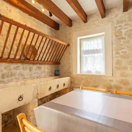 Oleron Piscine Interieure * La-Gripperie-Saint-Symphorien