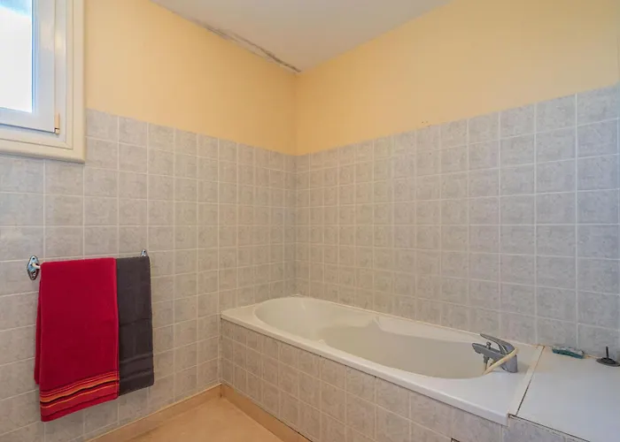 Oléron Piscine Intérieure * La-Gripperie-Saint-Symphorien