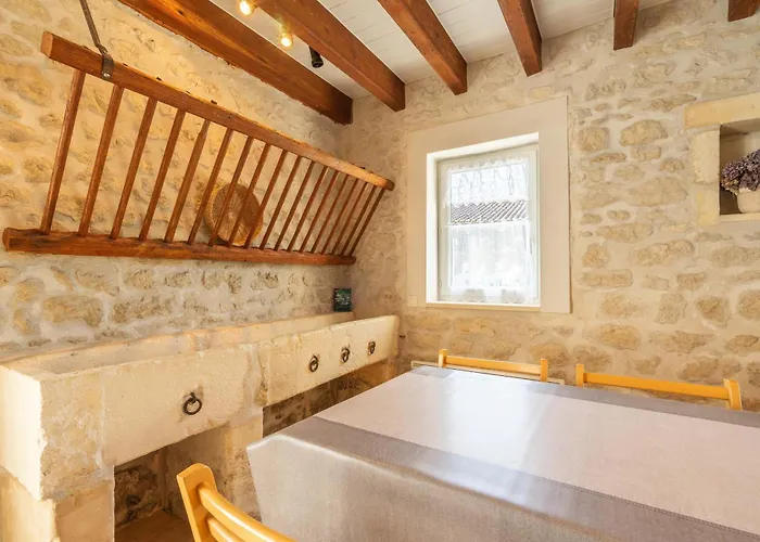 Oléron Piscine Intérieure * La-Gripperie-Saint-Symphorien