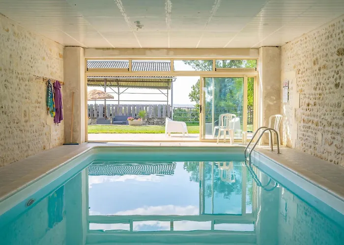 Oléron Piscine Intérieure Сasa de vacaciones *